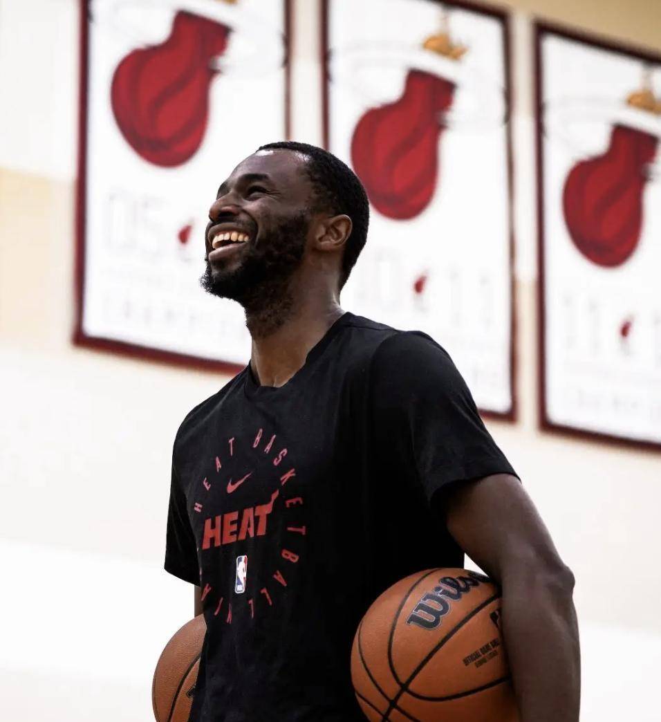 九游真人包含国际比赛日CBA常规赛传出新动向；夏洛特黄蜂复出首秀；管理层表态：话题不断；阵容厚度经受考验的词条